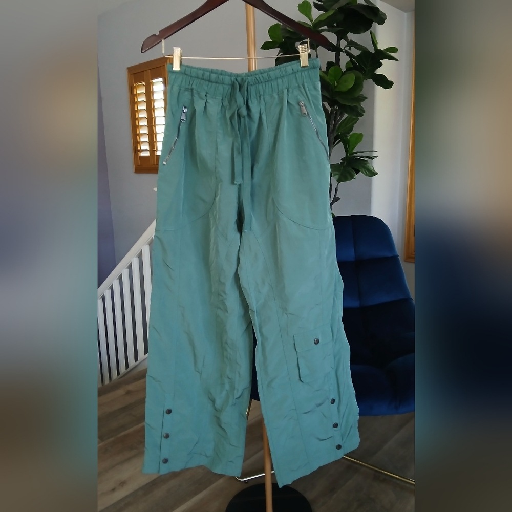 NWOT Free People Movement Stadium Pants in Vintage Green. Size M - Picture 3 of 12